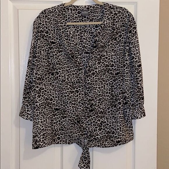 Snow leopard button down top - Picture 1 of 4